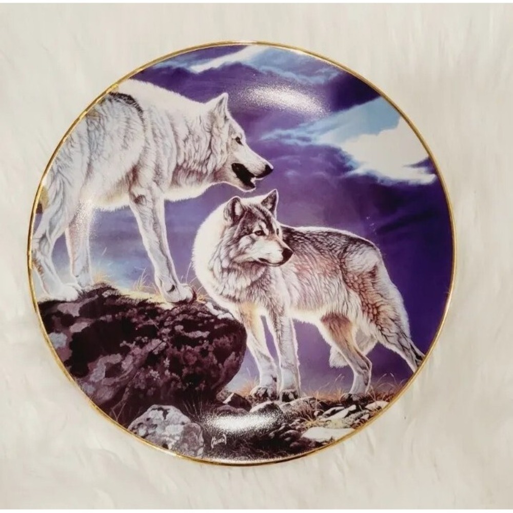 Hamilton Plate Collection - Tundra Light Year Of The Wolf - Read‎